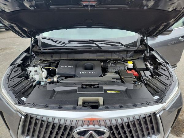 2026 INFINITI QX60 Luxe — Engine bay