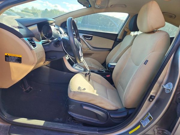 2012 HYUNDAI ELANTRA GLS(Middle grade) — DENT