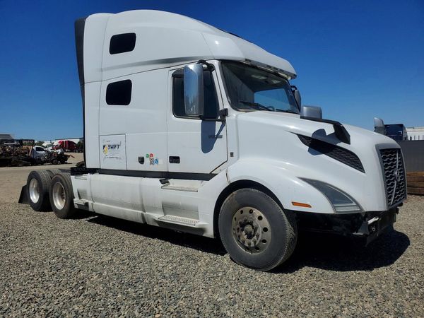 2022 VOLVO VNL — Passenger 3/4