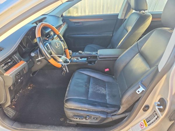 2015 LEXUS ES300 300h — DENT
