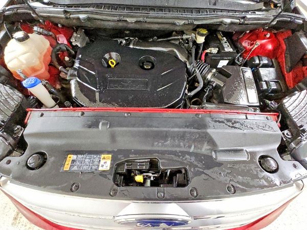 2017 FORD EDGE SEL — Engine bay