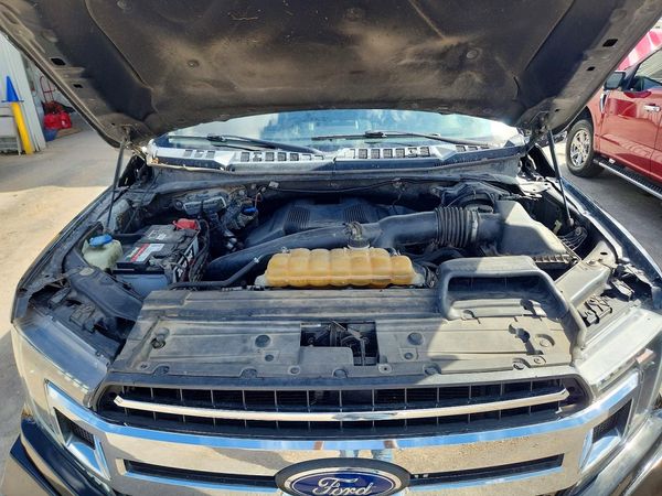 2018 FORD F150 — Engine bay