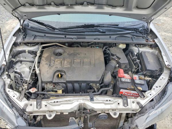 2017 TOYOTA COROLLA — Engine bay