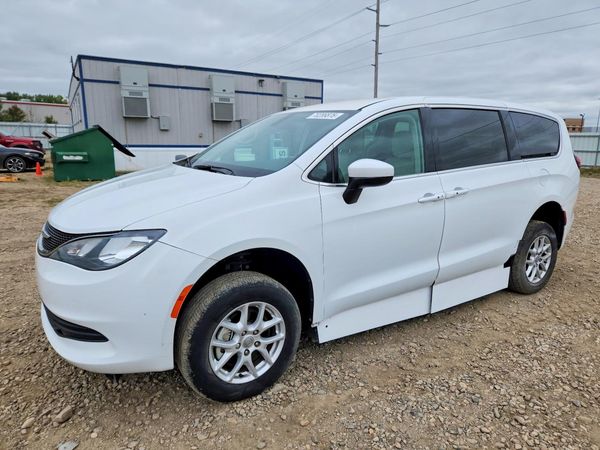 2017 CHRYSLER PACIFICA — DSFA — Front 3/4