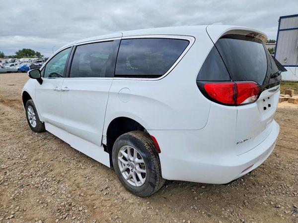 2017 CHRYSLER PACIFICA LX — DSRA