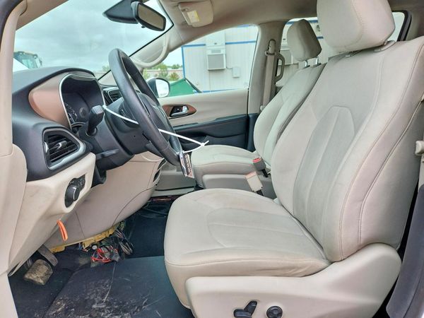 2017 CHRYSLER PACIFICA LX — DENT