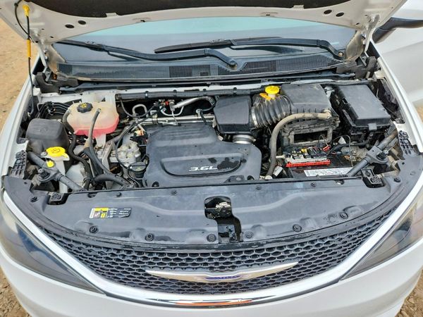 2017 CHRYSLER PACIFICA LX — Engine bay