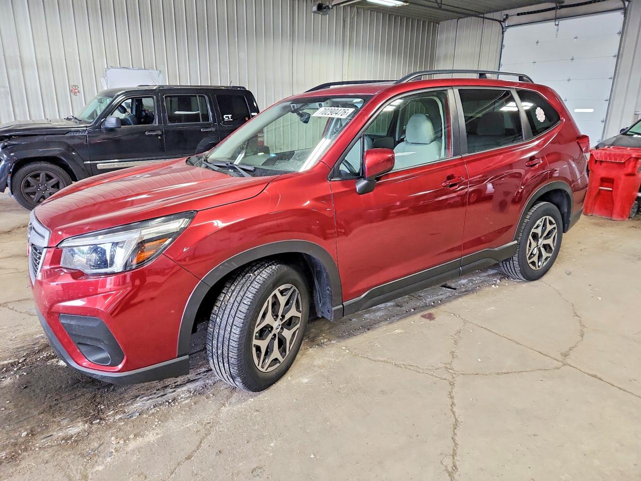 2021 SUBARU FORESTER Premium — Front 3/4