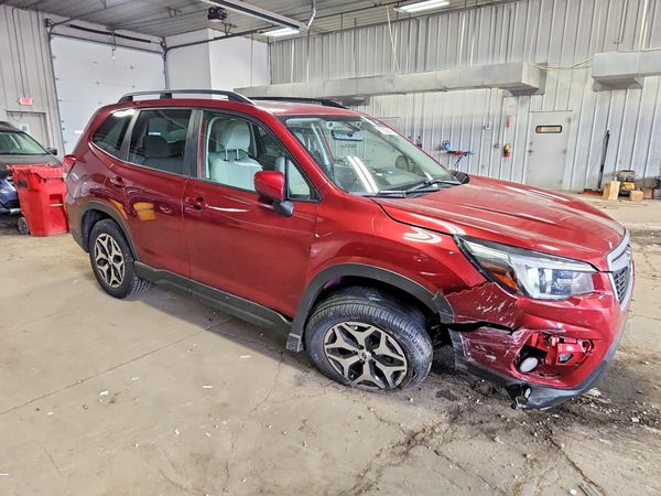 2021 SUBARU FORESTER Premium — Passenger 3/4