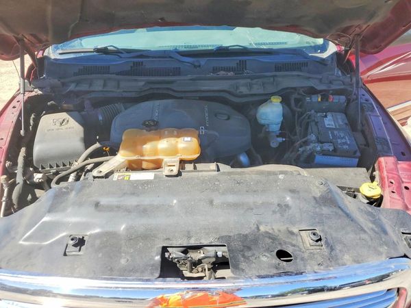 2015 RAM 1500 SLT — Engine bay