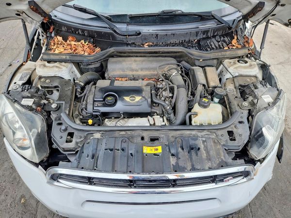 2016 MINI COOPER — Engine bay