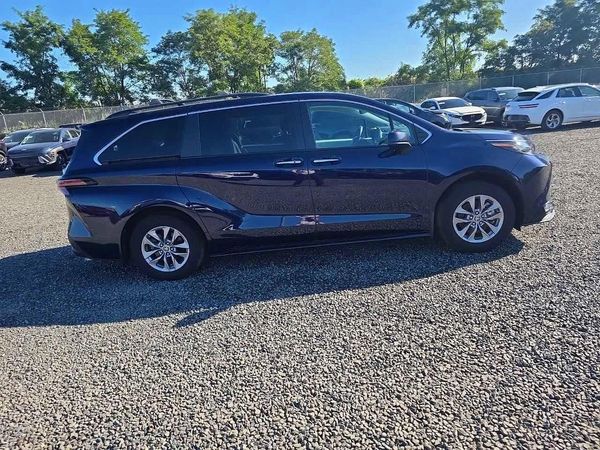 2023 TOYOTA SIENNA XLE