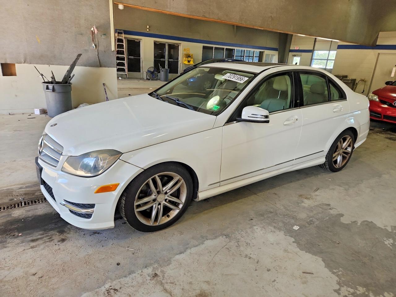 2013 MERCEDES-BENZ C C300 — Front 3/4