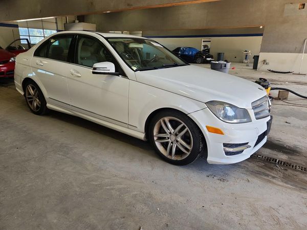 2013 MERCEDES-BENZ C C300 — Passenger 3/4