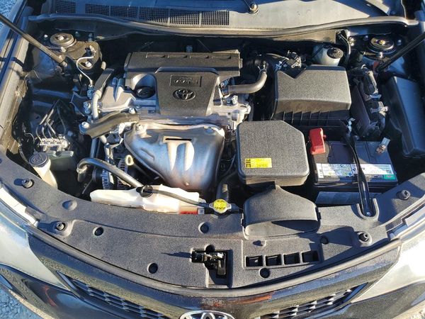 2012 TOYOTA CAMRY — Engine bay