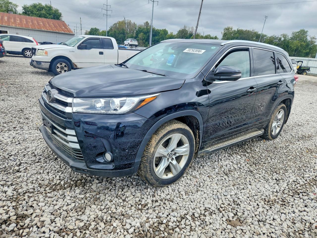 2017 TOYOTA HIGHLANDER Ltd/Ltd Platinum — Front 3/4