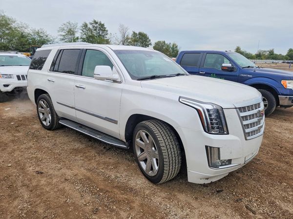 2016 CADILLAC ESCALADE — Passenger 3/4
