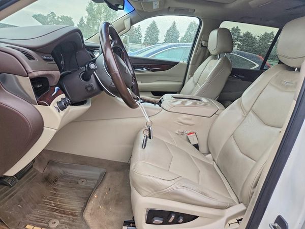 2016 CADILLAC ESCALADE — DENT