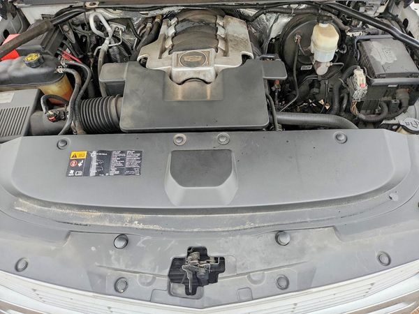 2016 CADILLAC ESCALADE — Engine bay