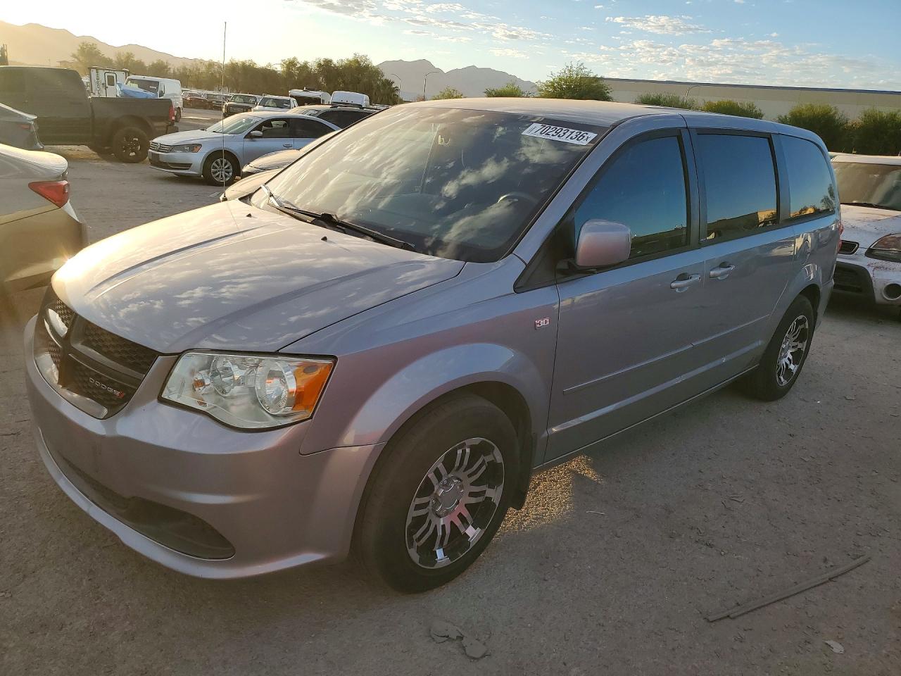 2014 DODGE GRAND CARAVAN SE — Front 3/4