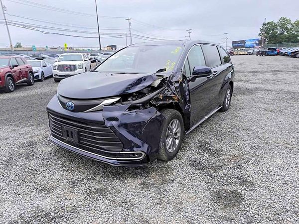 2024 TOYOTA SIENNA