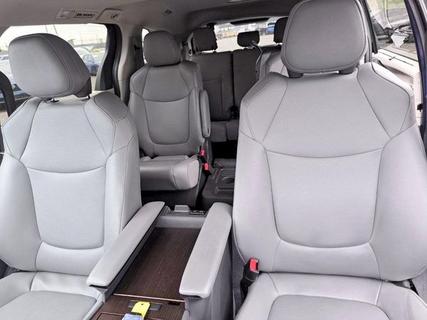 2024 TOYOTA SIENNA XLE