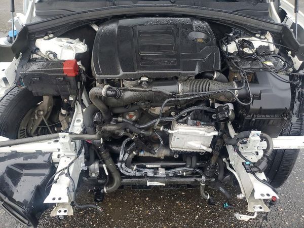 2020 JAGUAR F-PACE Premium — Engine bay
