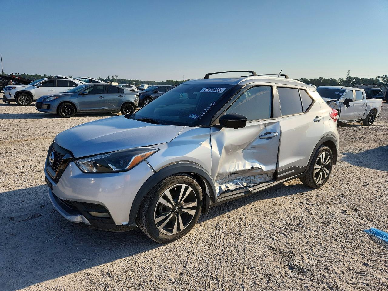 2020 NISSAN KICKS — Front 3/4