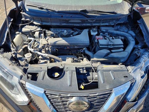 2019 NISSAN ROGUE — Engine bay