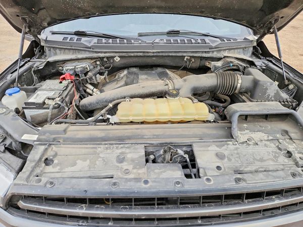 2019 FORD F150 — Engine bay