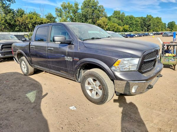2016 RAM 1500 SLT — Passenger 3/4