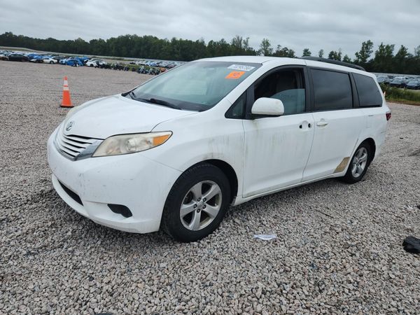 2015 TOYOTA SIENNA — DSFA — Front 3/4