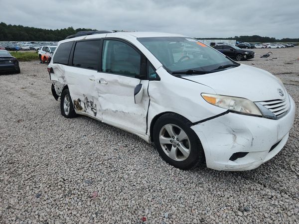 2015 TOYOTA SIENNA — Passenger 3/4