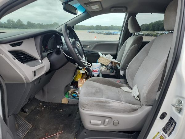 2015 TOYOTA SIENNA — DENT