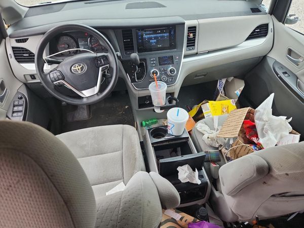 2015 TOYOTA SIENNA — CKPT