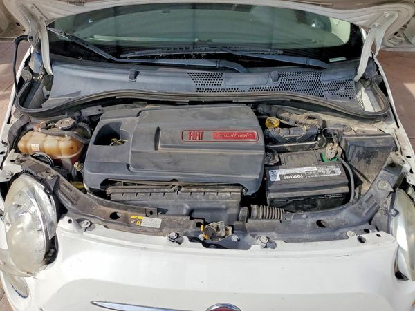 2015 FIAT 500 Pop — Engine bay