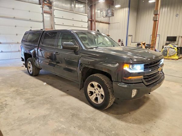 2018 CHEVROLET SILVERADO LT — Passenger 3/4