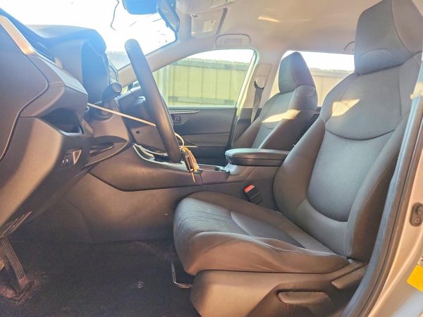 2021 TOYOTA RAV4 LE — DENT