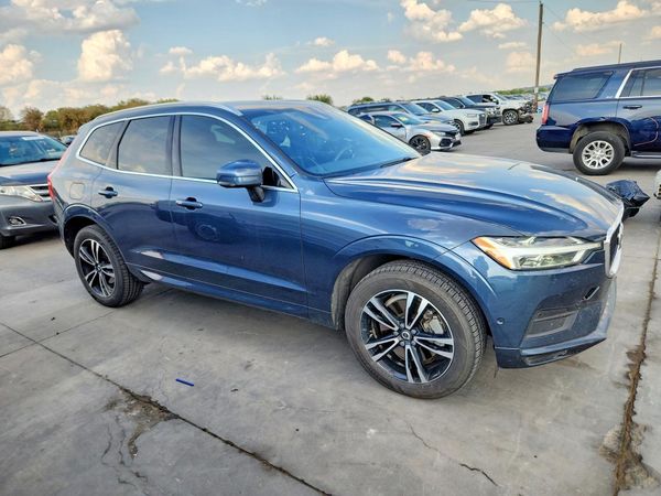 2019 VOLVO XC60 Momentum — Passenger 3/4