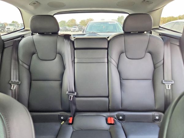 2019 VOLVO XC60 Momentum — SUVN