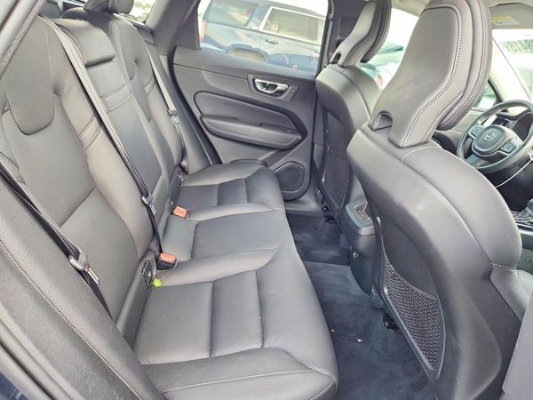 2019 VOLVO XC60 Momentum — PSRS