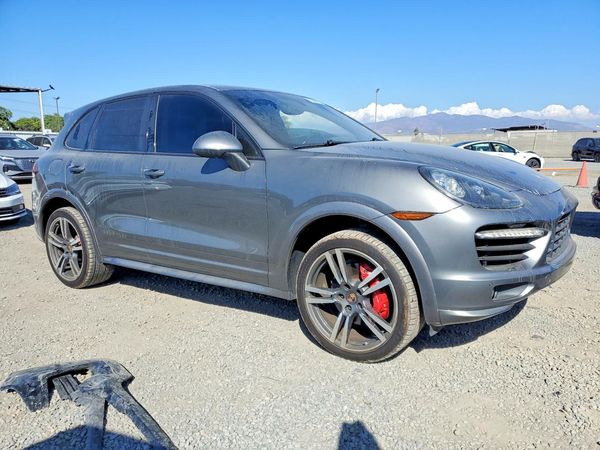 2014 PORSCHE CAYENNE GTS — Passenger 3/4