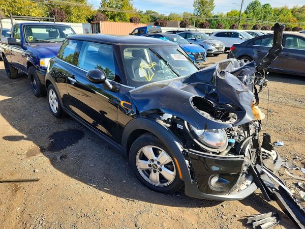 2019 MINI COOPER — Passenger 3/4