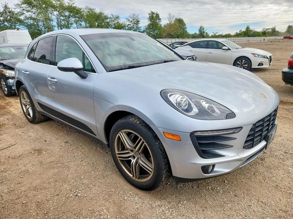 2015 PORSCHE MACAN — Passenger 3/4