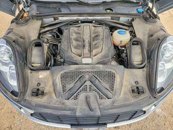2015 PORSCHE MACAN — Engine bay