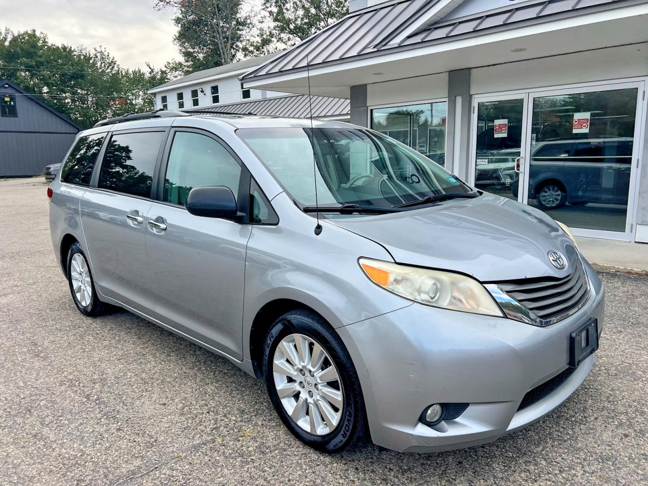 2013 TOYOTA SIENNA