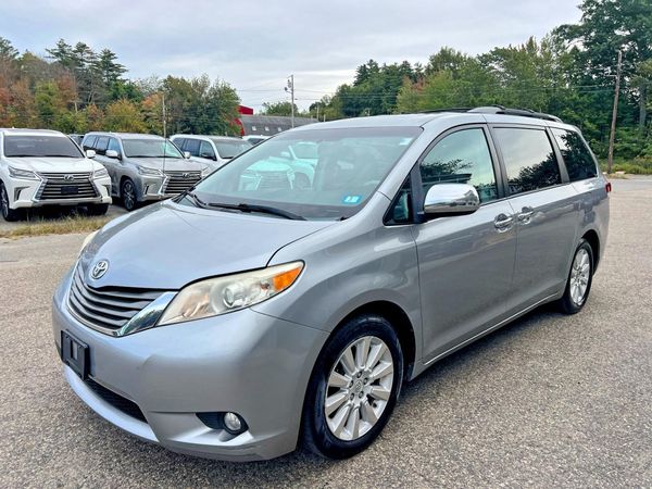 2013 TOYOTA SIENNA