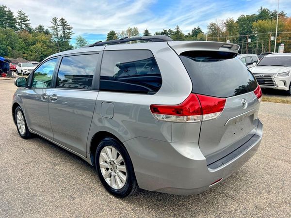 2013 TOYOTA SIENNA