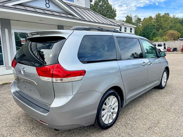 2013 TOYOTA SIENNA