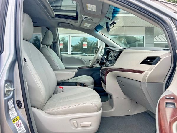2013 TOYOTA SIENNA